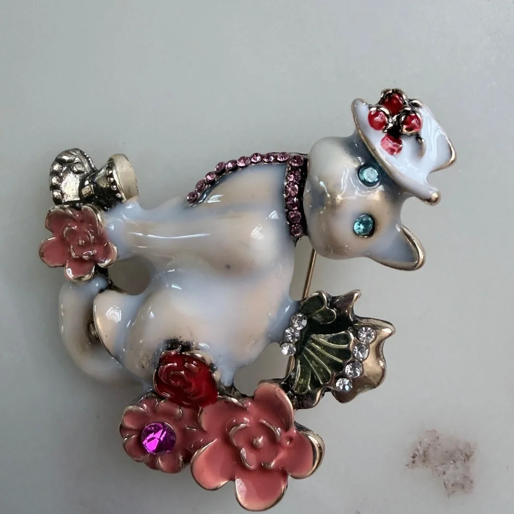 Elegant White Cat Brooch with Pink Floral Accents